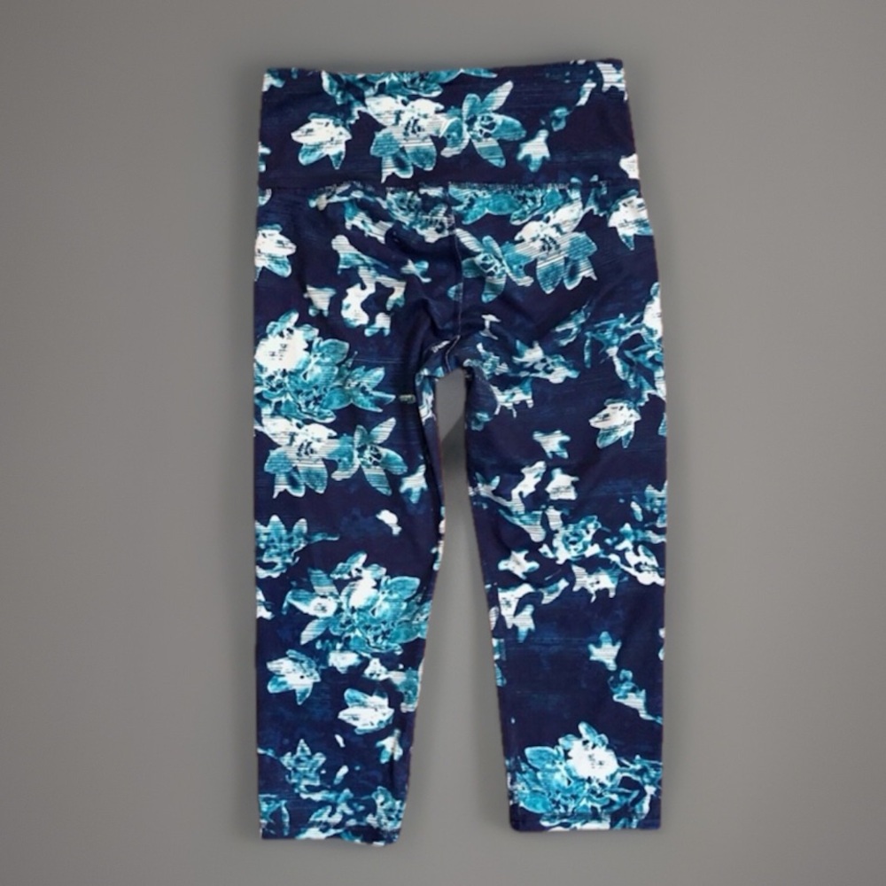 Blue Floral Printed Fitted Crop Capri sz M Leggings